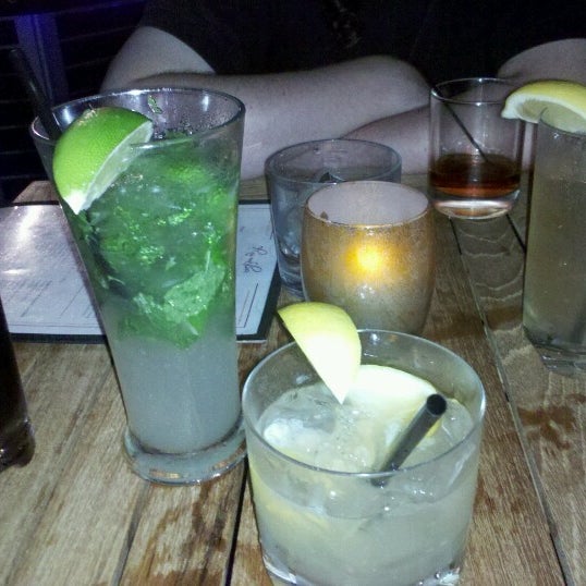 Foto tomada en RumBa Rum Bar &amp; Champagne Lounge  por Drew K. el 8/21/2012