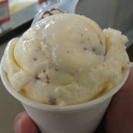 Photo taken at Jeni&#39;s Splendid Ice Creams by Chester K. on 3/26/2012