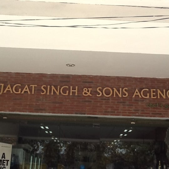 Foto tirada no(a) chef&#39;s gateway | Jagat Singh &amp; Sons Agencies por Gurvin em 3/31/2012