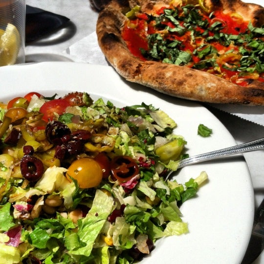 7/17/2012 tarihinde Heather P.ziyaretçi tarafından Pitfire Pizza'de çekilen fotoğraf