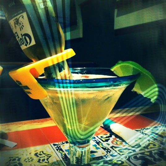 Photo taken at Chili&#39;s Grill &amp; Bar by Diibbz M. on 5/14/2012