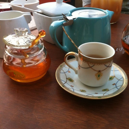 5/27/2012 tarihinde Paulo S.ziyaretçi tarafından Porcelain Tea Bar'de çekilen fotoğraf