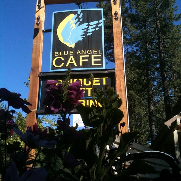 Foto scattata a Blue Angel Cafe &amp; Catering Co. da Home B. il 6/12/2012
