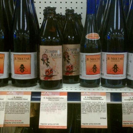 2/13/2012 tarihinde B. Nektar Meaderyziyaretçi tarafından Liquor Outlet Wine Cellars'de çekilen fotoğraf