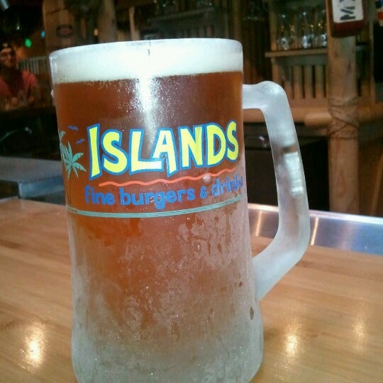 รูปภาพถ่ายที่ Islands Restaurant โดย Kate R. เมื่อ 6/13/2012