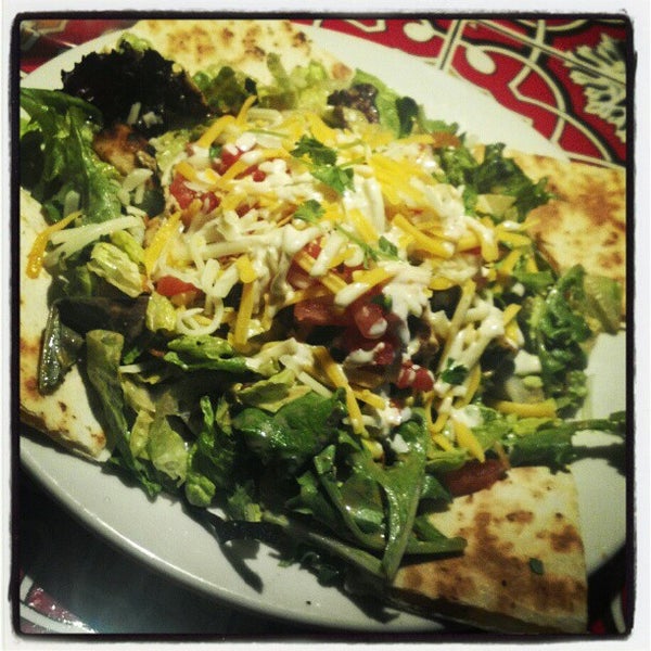 Photo taken at Chili&#39;s Grill &amp; Bar by Jose V. on 5/13/2012
