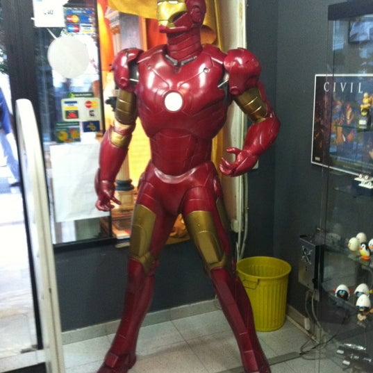 รูปภาพถ่ายที่ Elektra Cómic โดย José Ramón M. เมื่อ 2/11/2012