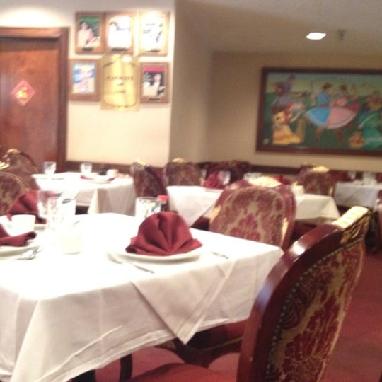 Foto scattata a Tony Cheng&#39;s Restaurant da Gerald A. il 4/8/2012