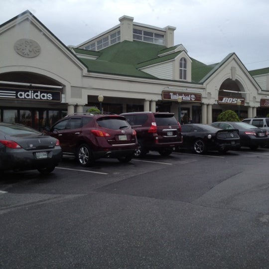 Снимок сделан в Tanger Outlets Sevierville пользователем Kaitlyn D. 6/10/2012