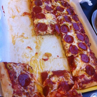 Das Foto wurde bei Fernando&#39;s Wedgewood Pizza von Scott S. am 7/31/2012 aufgenommen