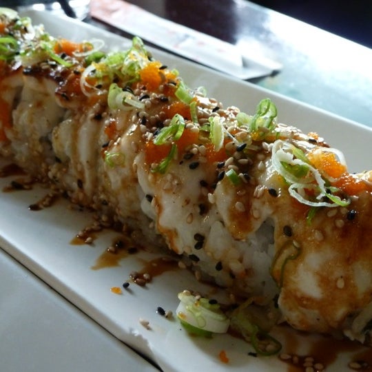 Foto tirada no(a) Sushi Mon Japanese Cuisine por Brian H. em 4/1/2012