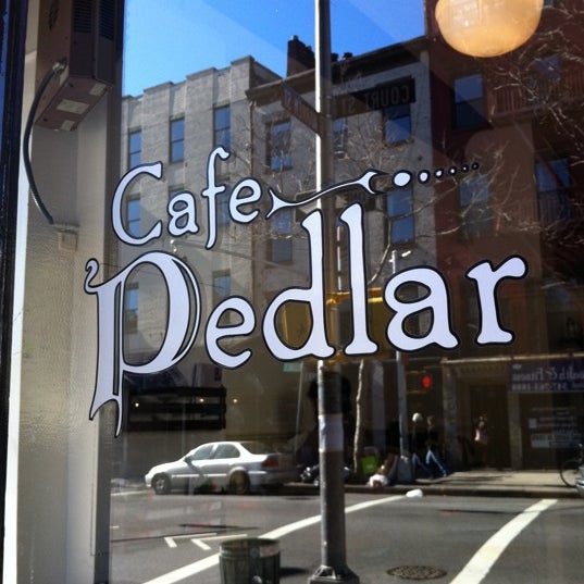Photo prise au Cafe Pedlar par Keisha R. le2/26/2012