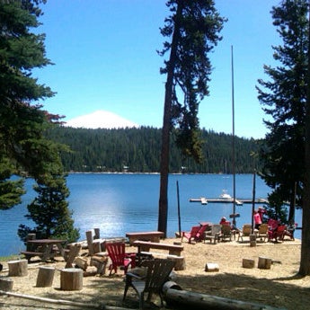 Das Foto wurde bei Elk Lake Resort and Marina von Alicia D. am 6/10/2012 aufgenommen