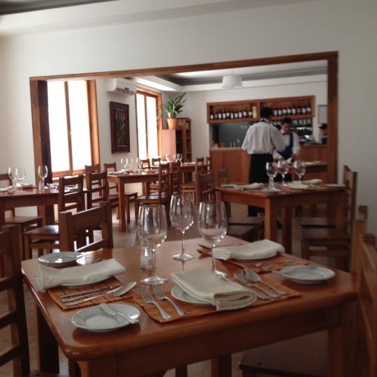 2/23/2012 tarihinde Paula M.ziyaretçi tarafından Restaurant Olan'de çekilen fotoğraf