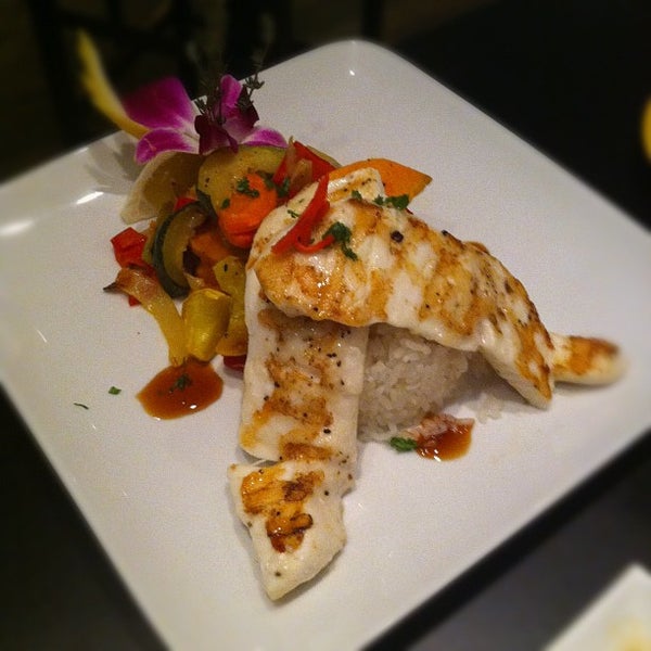 Foto scattata a JP Seafood Cafe da Steve G. il 2/8/2012