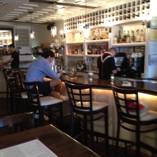 6/21/2012にDerrick J.がLa Cava Wine Barで撮った写真