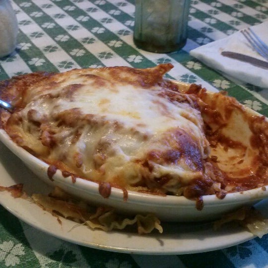 Das Foto wurde bei Latina Restaurant &amp; Pizzeria von Keeya K. am 7/3/2012 aufgenommen