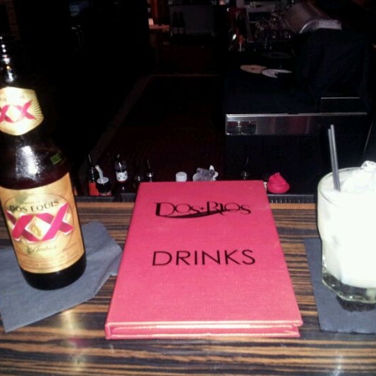 รูปภาพถ่ายที่ Dos Rios Cantina &amp; Tequila Lounge โดย Jenn N. เมื่อ 5/27/2012