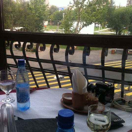 Das Foto wurde bei Old Erivan Restaurant Complex von Kristina G. am 7/31/2012 aufgenommen
