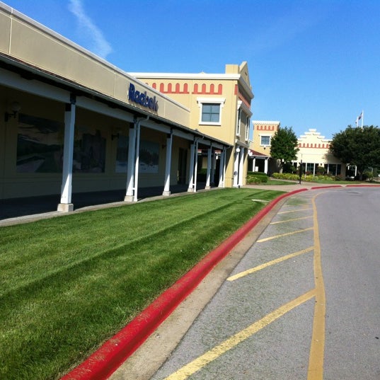 Photo taken at Lebanon Outlet Marketplace by Kylin J. on 6/14/2012