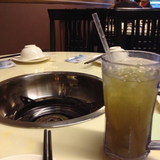 Photo taken at King&#39;s Laksa Steamboat by Cindy F. on 3/29/2012