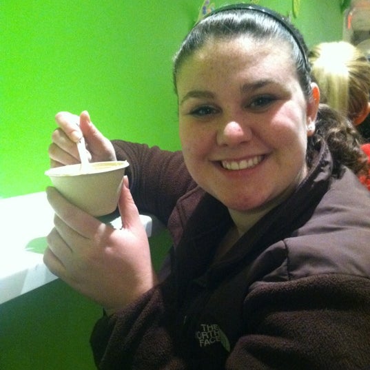 4/6/2012 tarihinde Steph M.ziyaretçi tarafından Wooberry Frozen Yogurt'de çekilen fotoğraf