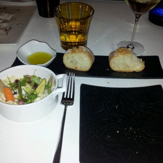 Das Foto wurde bei Restaurante Lienzo von Dario M. am 6/20/2012 aufgenommen