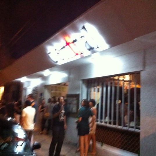 รูปภาพถ่ายที่ Bar Central โดย zerosa เมื่อ 8/25/2012