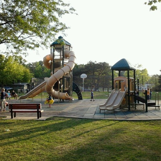 Кипарисы в севилье. Парк мары йолотен. Парк октябрьский новочеркасск. Bandstand. Mary park.