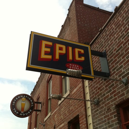Снимок сделан в EPIC Pizza &amp; Subs пользователем Matthew M. 8/2/2012