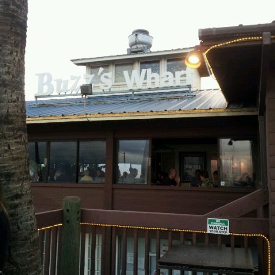 Foto diambil di Buzz&#39;s Wharf Resturant oleh Rob pada 3/3/2012