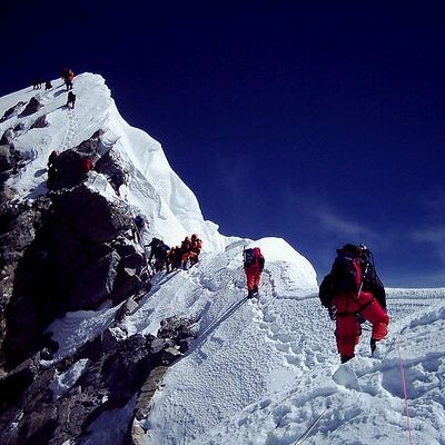 Foto diambil di Mount Everest | Sagarmāthā | सगरमाथा | ཇོ་མོ་གླང་མ | 珠穆朗玛峰 oleh Bradd D. pada 3/26/2012