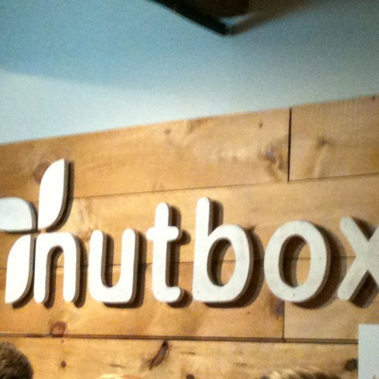 3/31/2012 tarihinde Sudhir K.ziyaretçi tarafından The Nutbox'de çekilen fotoğraf