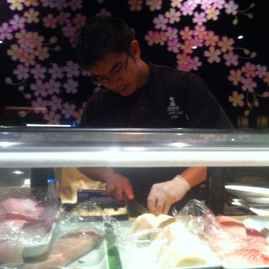 Снимок сделан в Nanami Sushi Bar &amp; Grill пользователем Logan L. 3/21/2012