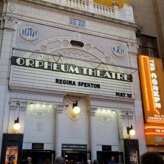 Theater boston. Бостонский театр Orpheum. Orpheum Theatre США фото. СС Бруклайн театр Бостон. Hamilton New York Theatre.