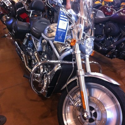 Photo prise au Longhorn Harley-Davidson par Amanda C. le7/21/2012