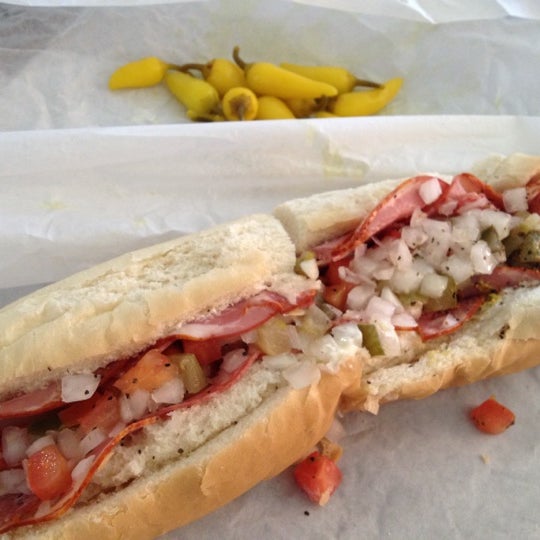6/30/2012にJason M.がSantoro&#39;s Submarine Sandwichesで撮った写真