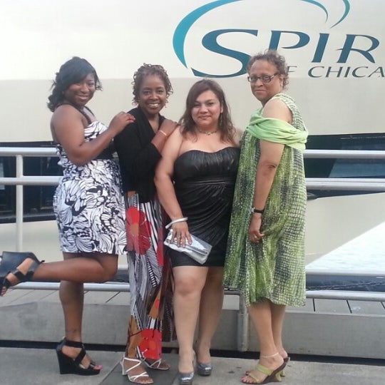 Das Foto wurde bei Spirit of Chicago Cruises von Maricela C. am 7/8/2012 aufgenommen