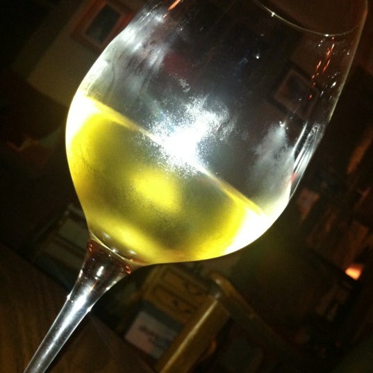 5/16/2012にBourbon TweedがRed Door Wine Marketで撮った写真