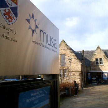 Foto tirada no(a) MUSA - Museum of the University of St Andrews por Farid em 3/3/2012