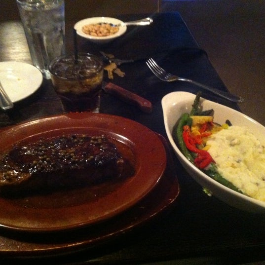 Das Foto wurde bei Steak &amp; Grape von Matt W. am 5/21/2012 aufgenommen