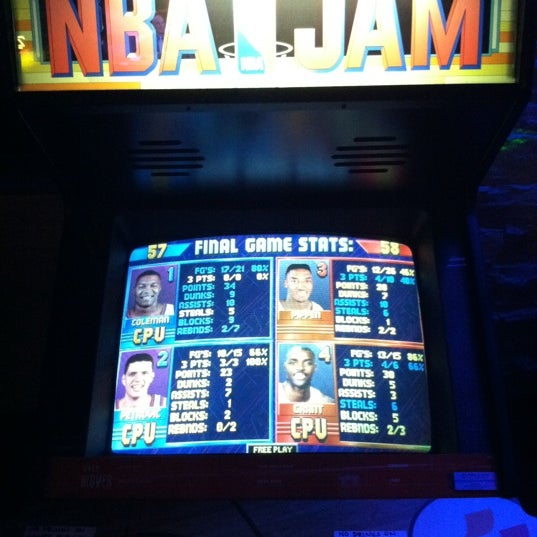 Foto diambil di Recess Arcade Bar oleh Matt M. pada 5/12/2012