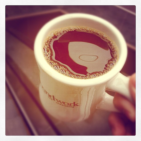 Foto diambil di Groundwork Coffee Company oleh Alex V. pada 3/15/2012