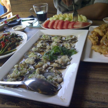 Foto scattata a Gabah Restaurant &amp; Bar da Rhisna S. il 3/22/2012
