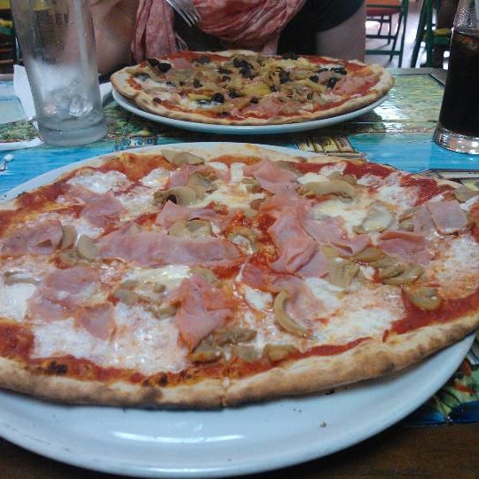 2/26/2012にTuomas K.がMama Mia Italian Deli &amp; Pizzeriaで撮った写真