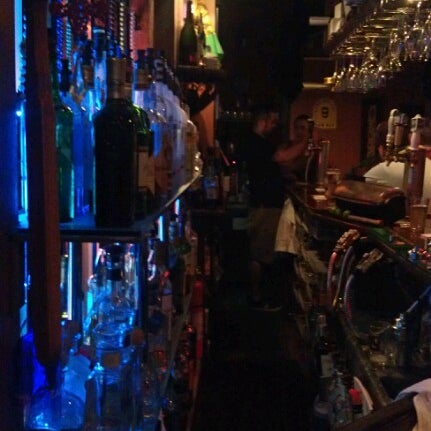 Foto tirada no(a) 9th and Coles Tavern por Greg G. em 6/22/2012