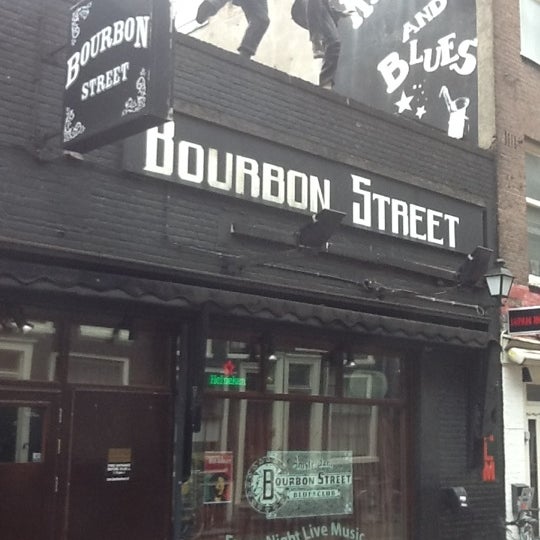 Foto diambil di Bourbon Street oleh Никита С. pada 4/23/2012