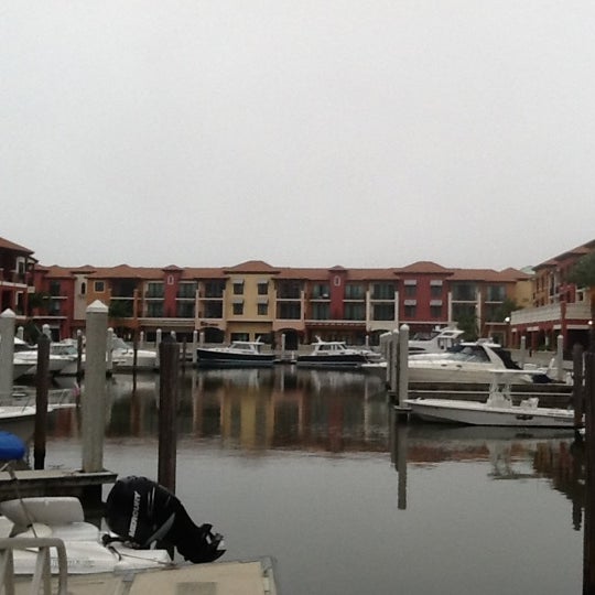 รูปภาพถ่ายที่ Naples Bay Resort and Marina โดย Captain Howard L. เมื่อ 2/10/2012