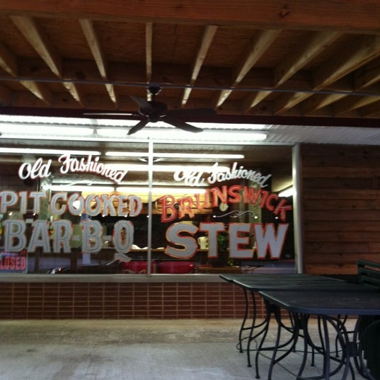 Photo taken at Old Brick Pit Barbecue by LA P. on 5/12/2012