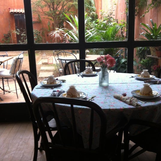 รูปภาพถ่ายที่ Teakettle Casa de Chás โดย Lucineia S. เมื่อ 9/4/2012